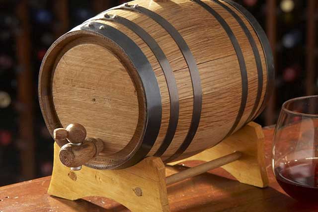 酒说丨葡萄酒酿造中的橡木桶熟化是什么工艺？(图2)